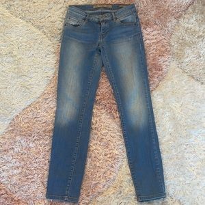 Guess Jeans, Power Curvy Mid Jeans, size 23, TOP and BAG are sold separately.